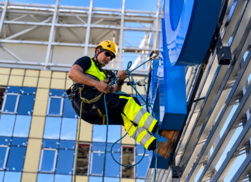 Alpinism utilitar București – servicii profesionale pentru lucrări la înălțime